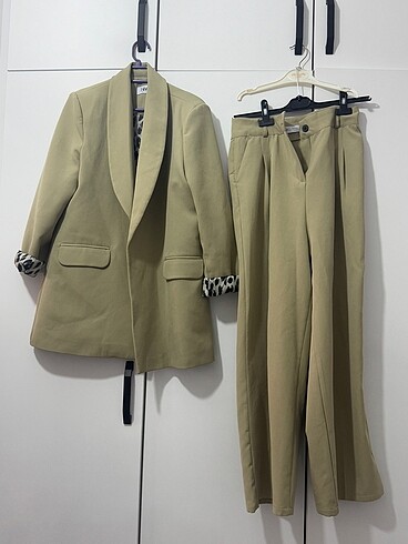 İkili takım blazer ceketli