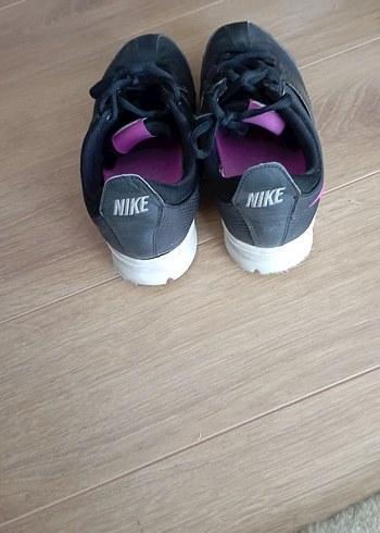 Nike Mor İç Tabanlı Siyah Spor Ayakkabı