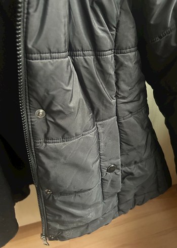 Sokak Stili Siyah Kürklü Kadın Mont - Görsel 4