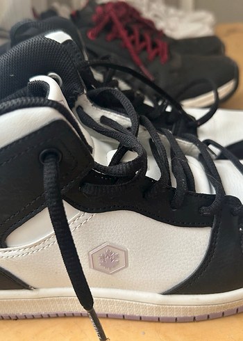 Beyaz Siyah Bağcıklı Basketbol Ayakkabısı - Görsel 4