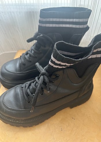 Siyah Elastik Bilekli Kadın Bot - Görsel 3