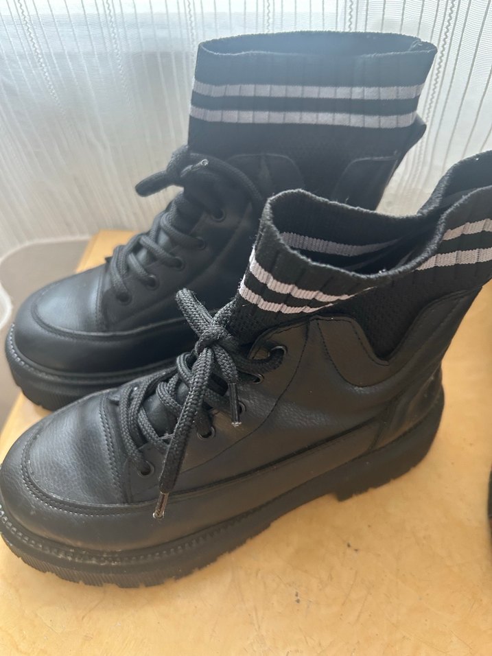 Siyah Elastik Bilekli Kadın Bot - Görsel 3