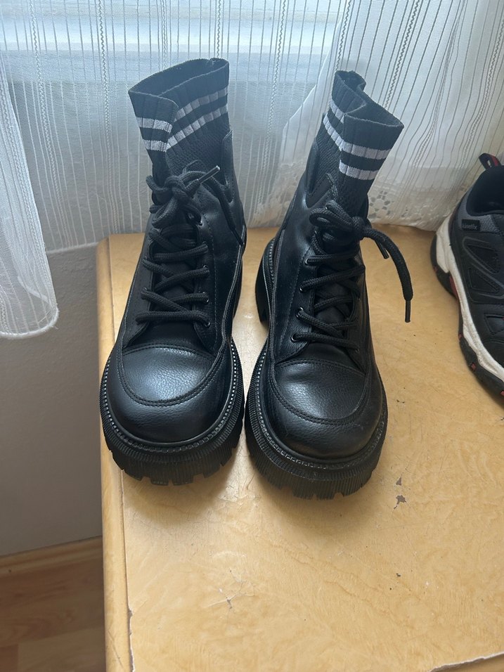 Siyah Elastik Bilekli Kadın Bot - Görsel 2