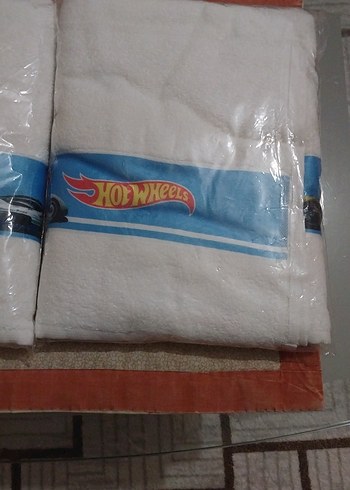Hot Wheels Baskılı Beyaz Havlu - Görsel 3