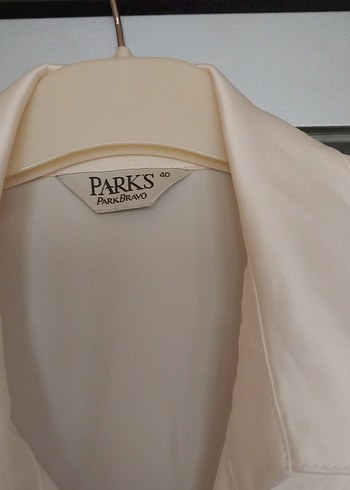 inci düymeli ekru Saten Kolsuz Kadın Gömlek - Görsel 4