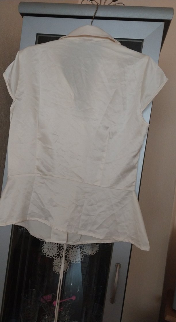 inci düymeli ekru Saten Kolsuz Kadın Gömlek - Görsel 5