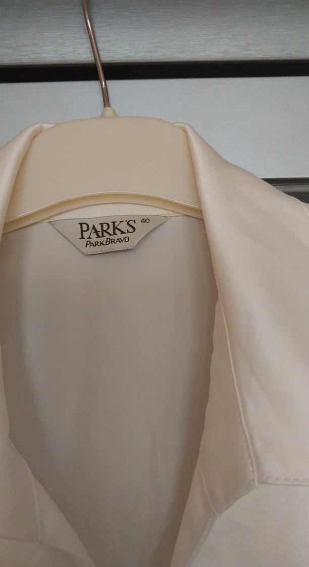 inci düymeli ekru Saten Kolsuz Kadın Gömlek - Görsel 4