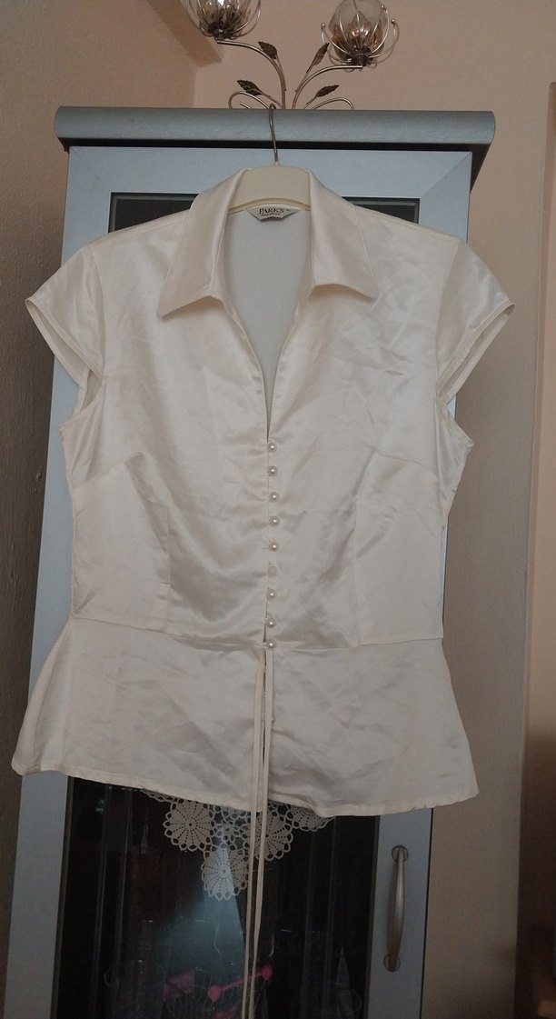 inci düymeli ekru Saten Kolsuz Kadın Gömlek - Görsel 2