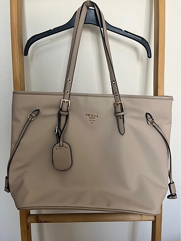 Prada çanta