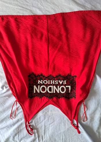 Kırmızı Mini V Yaka Baskılı Kadın Tişört - Görsel 2