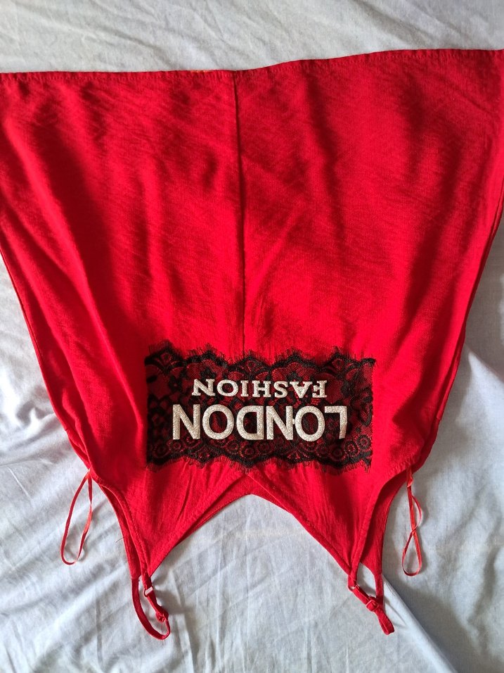 Kırmızı Mini V Yaka Baskılı Kadın Tişört - Görsel 2