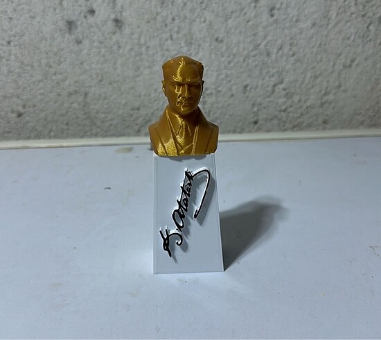 Mustafa Kemal Atatürk büst
