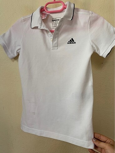 8 Yaş Beden beyaz Renk Adidas marka 7-8 yaş tişört