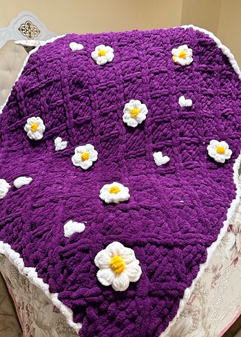 Mor Çiçek Desenli Örgü Battaniye - Görsel 2