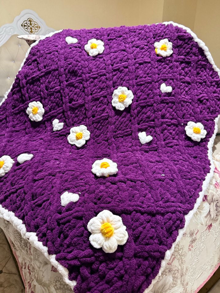 Mor Çiçek Desenli Örgü Battaniye - Görsel 2