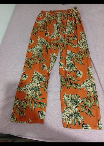 Turuncu Yaprak Desenli Bol Kesim Kadın Pantolon - Görsel 2