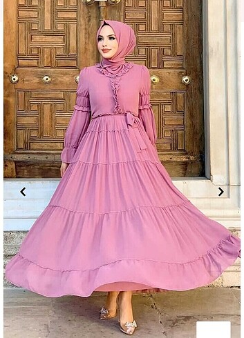 Kat kat görünümlü beli kuşakli fırfırlı elbise 