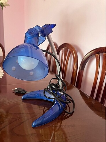 Mavi çalışma masası lambası