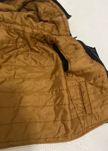 Siyah Kapüşonlu Erkek Çocuk Kaban - Görsel 3