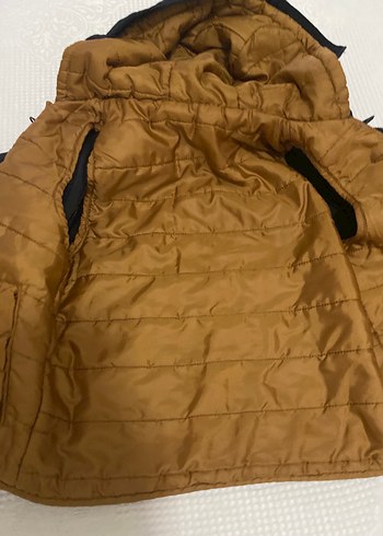 Siyah Kapüşonlu Erkek Çocuk Kaban - Görsel 2