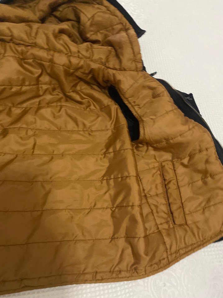 Siyah Kapüşonlu Erkek Çocuk Kaban - Görsel 3