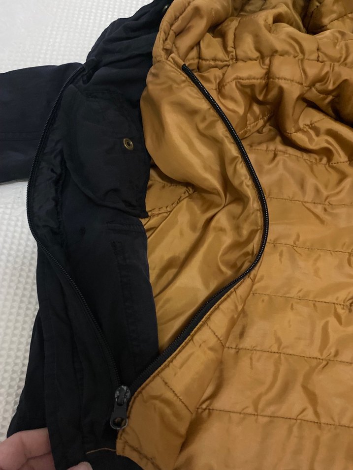 Siyah Kapüşonlu Erkek Çocuk Kaban - Görsel 4