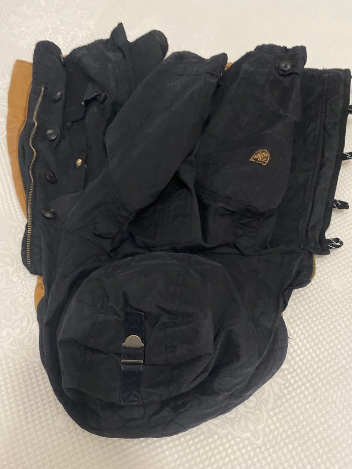 Siyah Kapüşonlu Erkek Çocuk Kaban - Görsel 5