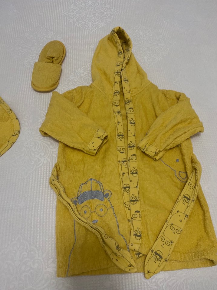 Sarı Nakışlı Erkek Çocuk Bornoz ve Terlik Seti - Görsel 3