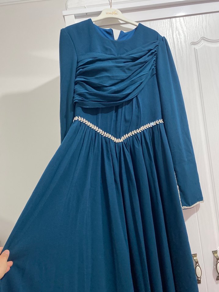 Uzun Kollu Turkuaz İşlemeli Abiye Elbise - Görsel 3