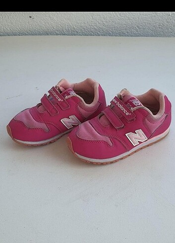 27 Beden New Balance Marka Kız Çocuk Spor Ayakkabisi