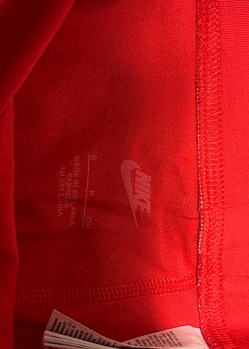 Kırmızı Nike şort - Görsel 2