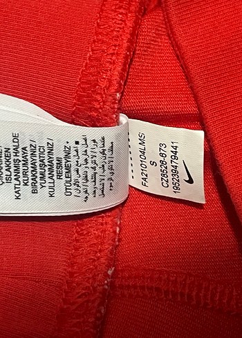 Kırmızı Nike şort - Görsel 3
