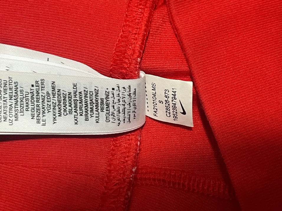 Kırmızı Nike şort - Görsel 3