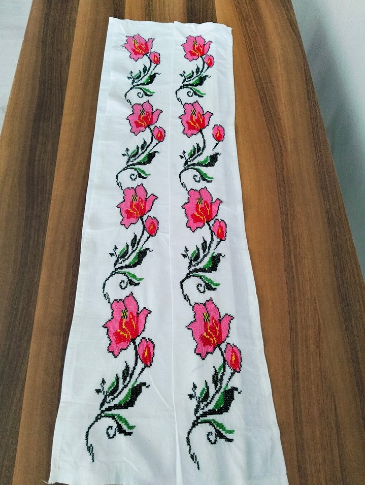 Pembe Çiçekli Nakışlı Beyaz Kumaş - Görsel 2