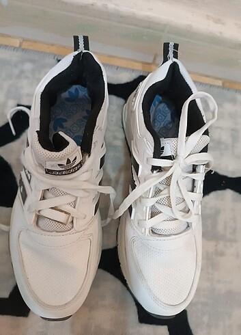 Diğer Beyaz spor ayakkabısı 