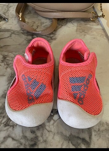 Adidas sandalet 19 numara 