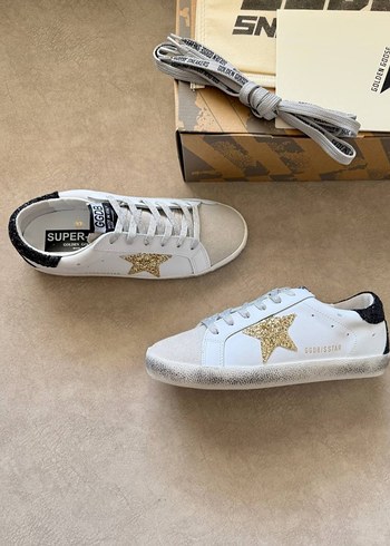 Golden Goose Deluxe 38