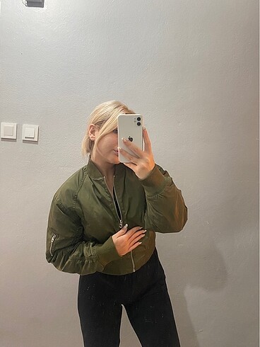 Haki bomber mont