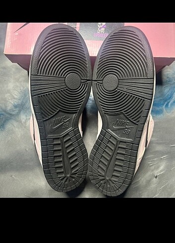 Nike SB Dunk Low Born X Raised