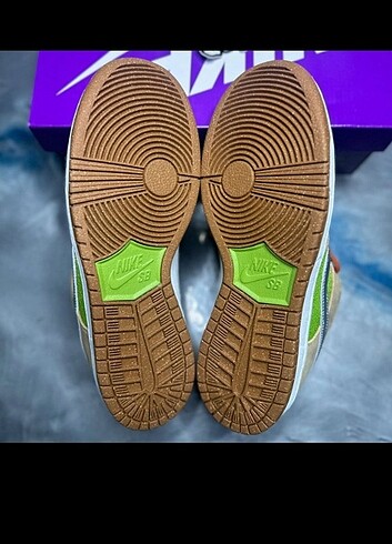 Nike SB Dunk Low Born X Raised 