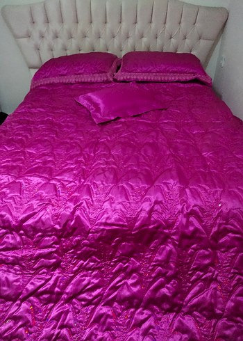 İşlemeli Parlak Pembe Yatak Örtüsü - Görsel 3