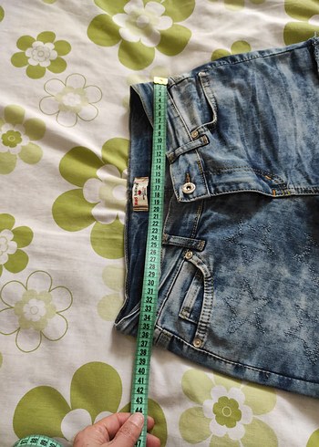 Gri Batik Desenli Kadın Mini Denim Şort - Görsel 3