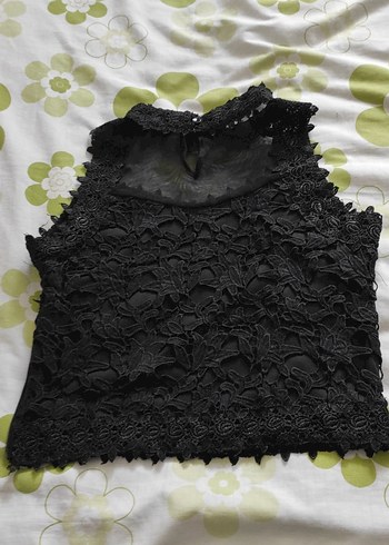 Dantel İşlemeli Siyah Yüksek Yakalı Kolsuz Bluz - Görsel 16