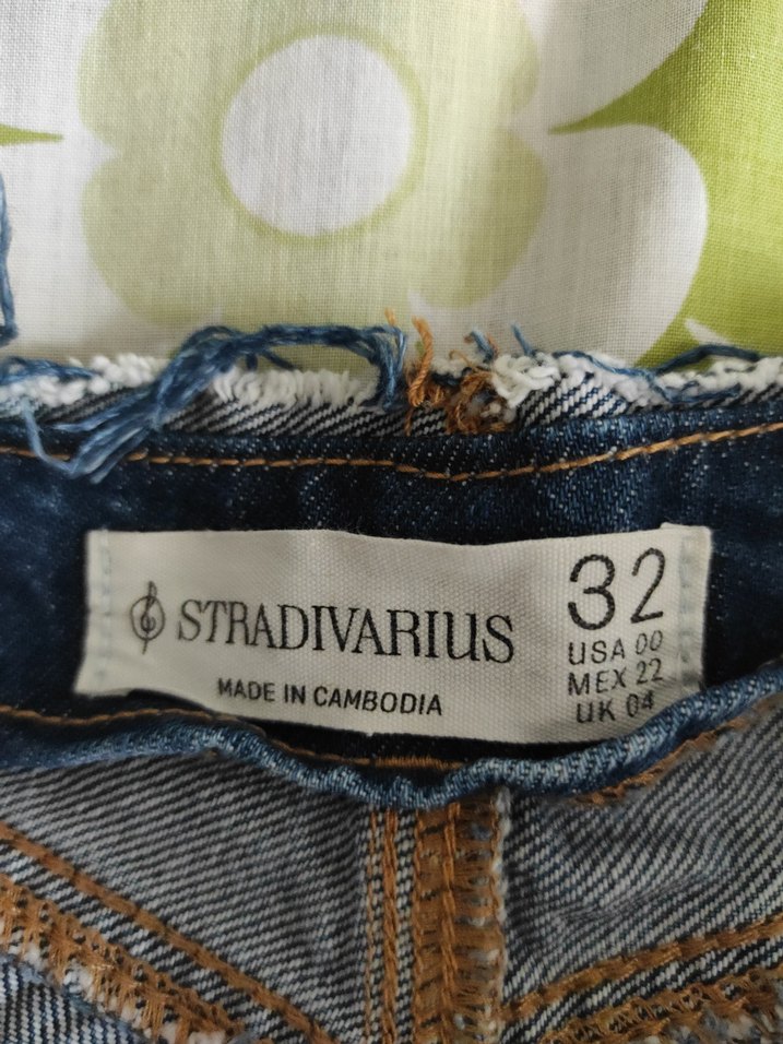 Düğmeli Kot Mini Şort - Gevşek Kesim - Görsel 2