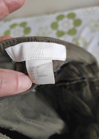 Düğmeli Keten Haki Mini Şort - Görsel 4