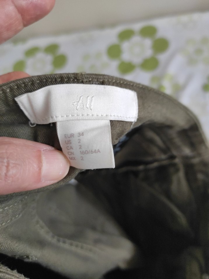 Düğmeli Keten Haki Mini Şort - Görsel 4