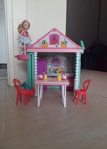 Chelsea evi barbie ev 