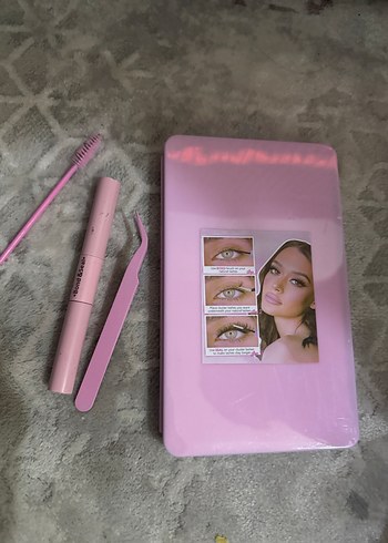 Pembe Kutuda Koyu Renk Sahte Kirpik Demetleri - Görsel 2