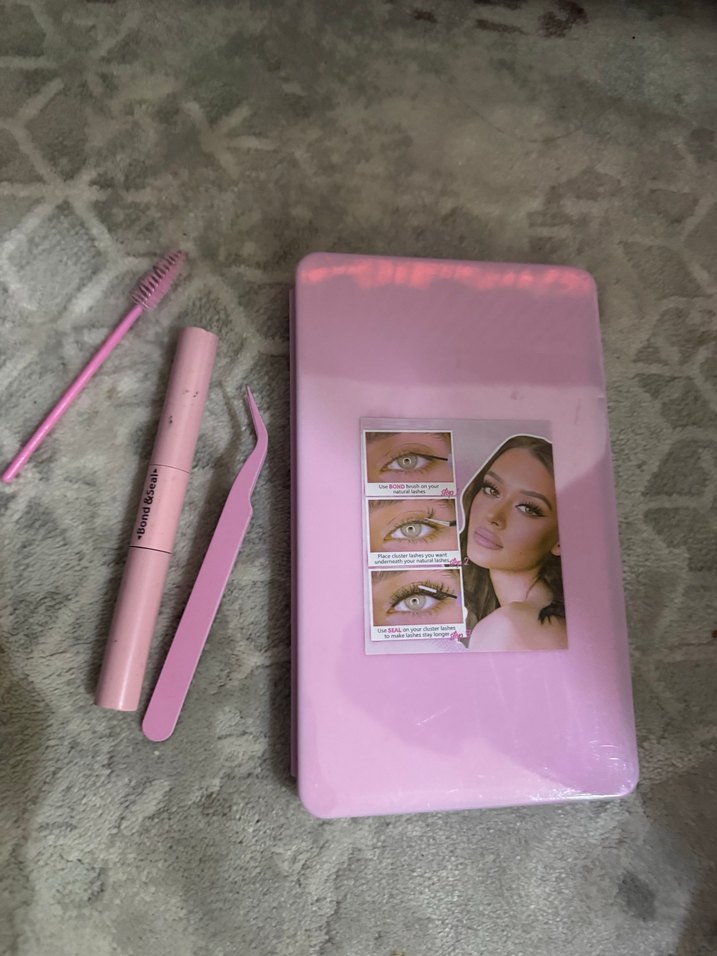 Pembe Kutuda Koyu Renk Sahte Kirpik Demetleri - Görsel 3