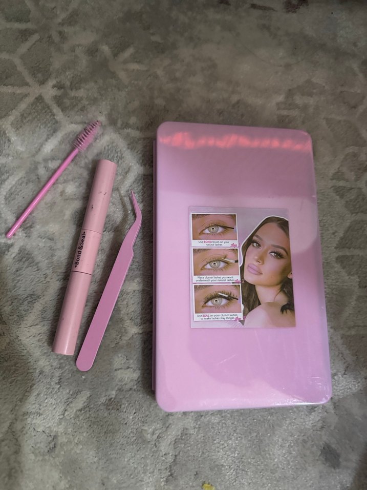 Pembe Kutuda Koyu Renk Sahte Kirpik Demetleri - Görsel 2